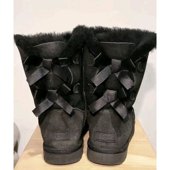 UGG Women Sz 9 Bailey Bow Black Sheepskin Shearling Sherpa Snow Boots 1016225 - Picture 1 of 7